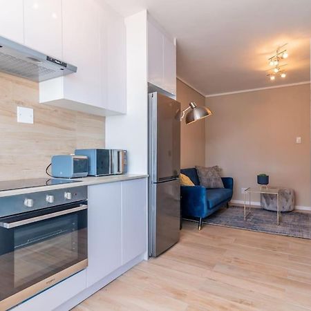 Cosy 1-Bedroom Unit In Seapoint Cape Town Bagian luar foto