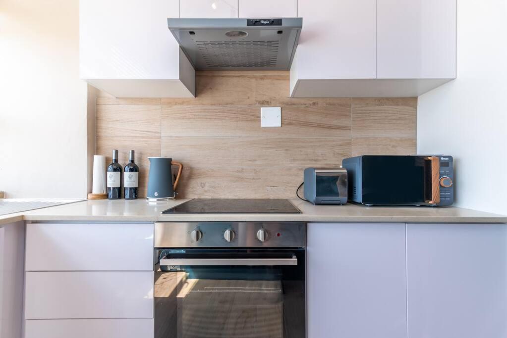 Cosy 1-Bedroom Unit In Seapoint Cape Town Bagian luar foto