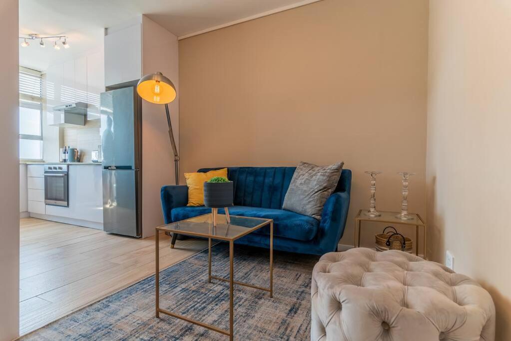 Cosy 1-Bedroom Unit In Seapoint Cape Town Bagian luar foto